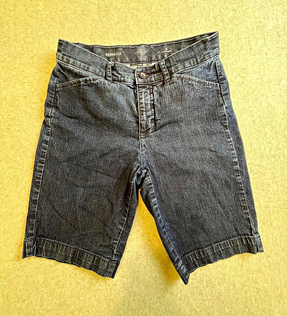 St. John's Bay Womens Sz 4 Blue Denim Bermuda Shorts Stretch Flat Front